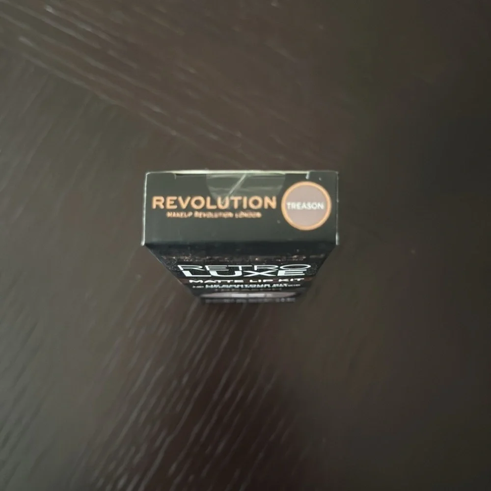 New Revolution Retro Luxe Matte Lip Kit Treason